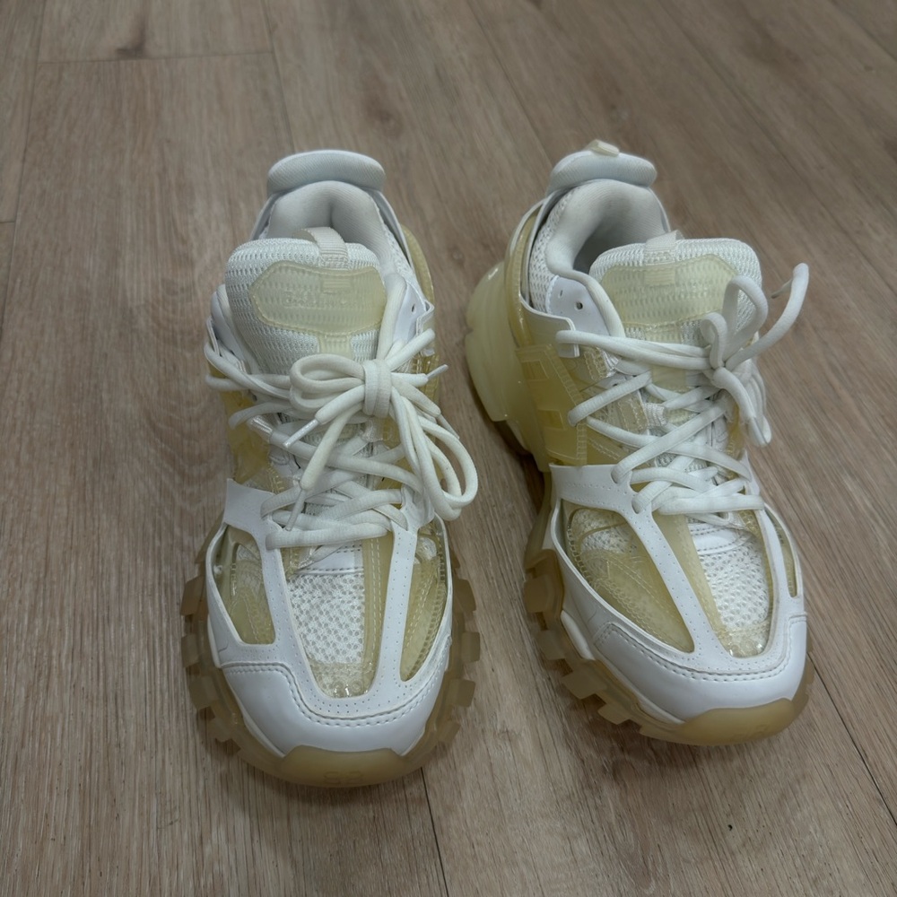 Balenciaga track clear